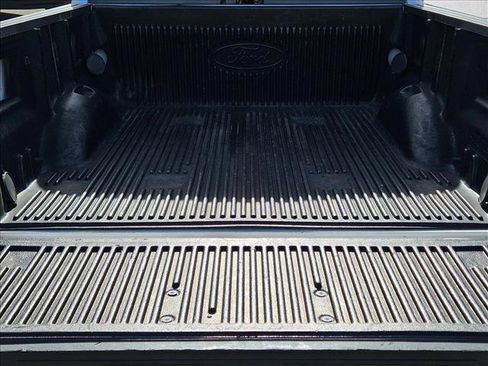 Used 2017 Ford F150 XLT image 6