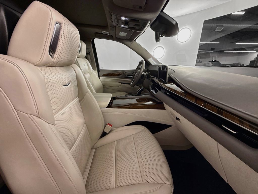 Used 2024 Cadillac Escalade Sport Platinum w/ LPO, ONYX Package AWD/4WD image 31