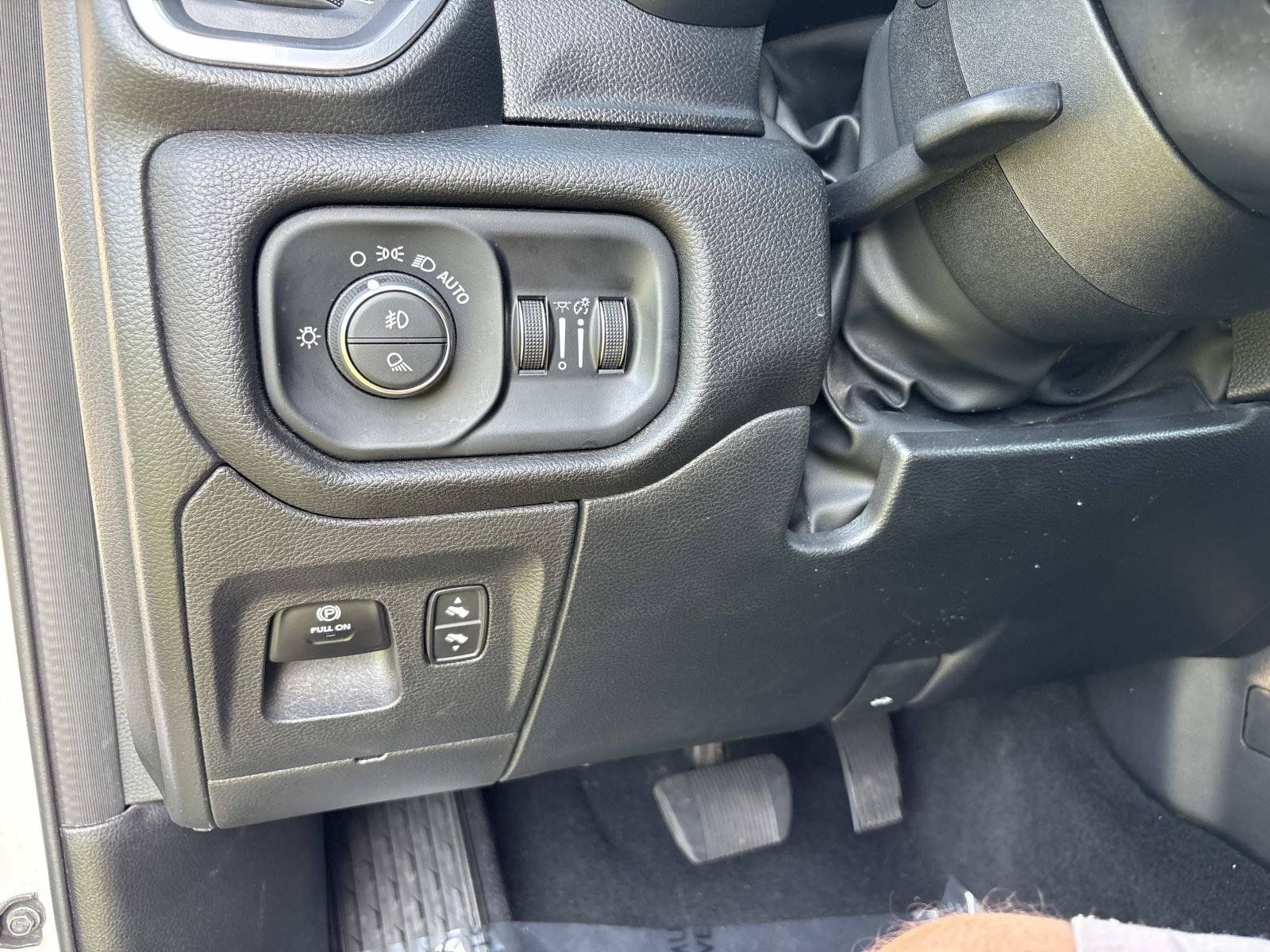 Used 2025 RAM 1500 Laramie AWD/4WD image 32