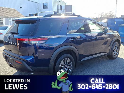 Used 2025 Nissan Pathfinder SV w/ SV Premium Package image 4