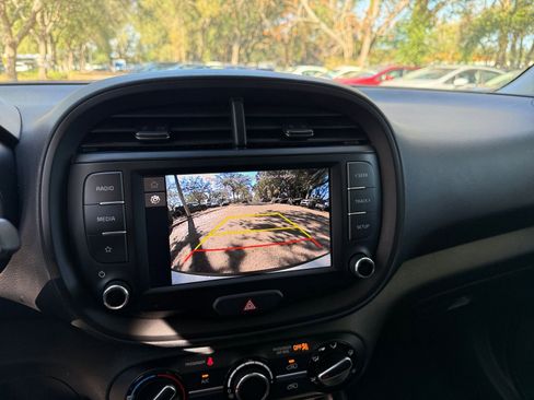 Used 2025 Kia Soul LX w/ LX Technology Package image 17