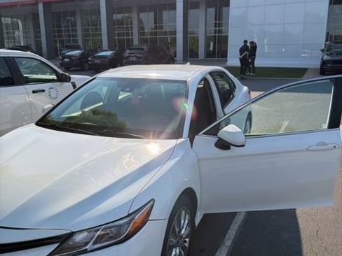 Used 2020 Toyota Camry LE FWD image 1