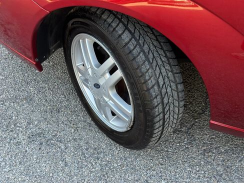 Used 2003 Ford Focus SE FWD image 37