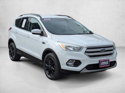 Used 2018 Ford Escape SE image 3