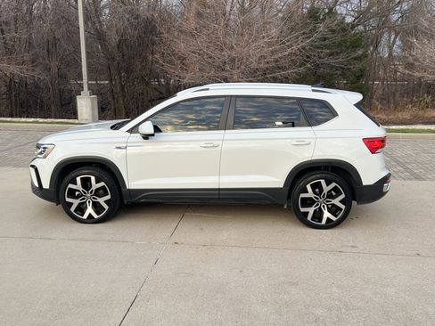 Certified 2022 Volkswagen Taos SEL image 7