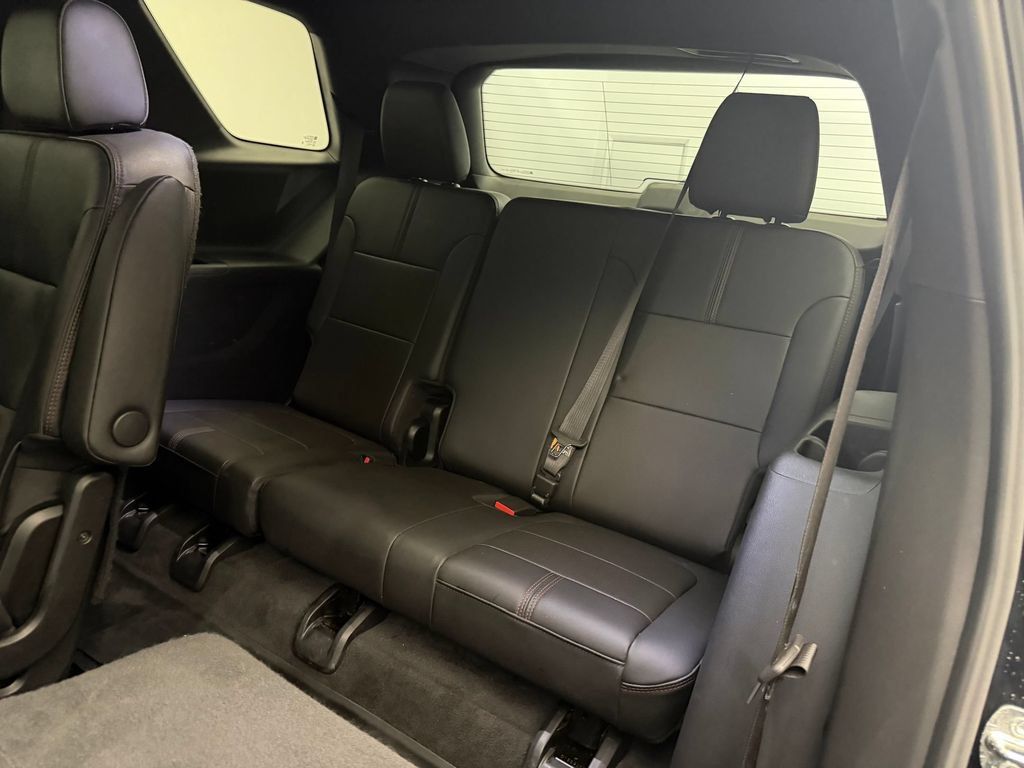 Used 2023 Chevrolet Traverse RS w/ LPO, Floor Liner Package AWD/4WD image 28