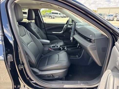 Certified 2025 Ford Mustang Mach-E Premium image 28