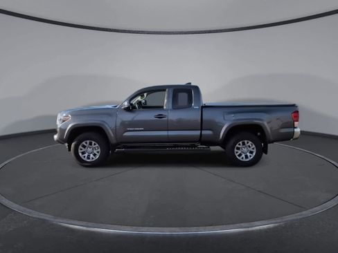 Used 2016 Toyota Tacoma TRD Off-Road image 5