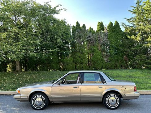 Used 1996 Buick Century Sedan FWD image 29