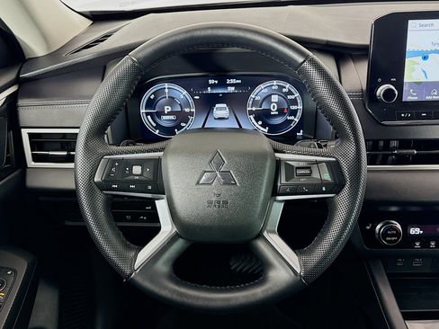 Used 2023 Mitsubishi Outlander SE AWD/4WD image 27