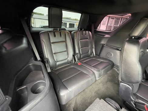 Used 2016 Ford Explorer XLT w/ Equipment Group 202A FWD image 29