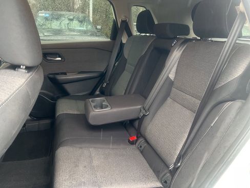 Used 2021 Nissan Rogue SV image 18