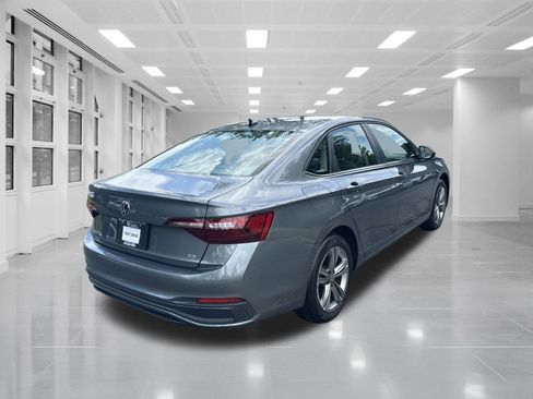 Used 2024 Volkswagen Jetta SE FWD image 5