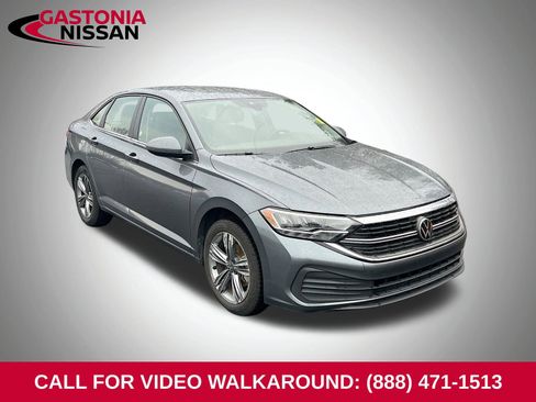 Used 2024 Volkswagen Jetta SE image 1