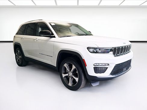 Used 2023 Jeep Grand Cherokee 4WD 4xe image 3
