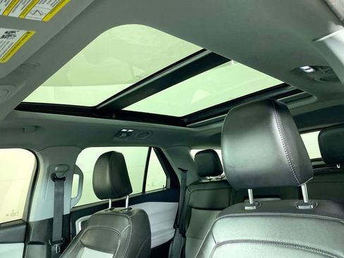 Used 2022 Ford Explorer XLT w/ Equipment Group 202A image 18