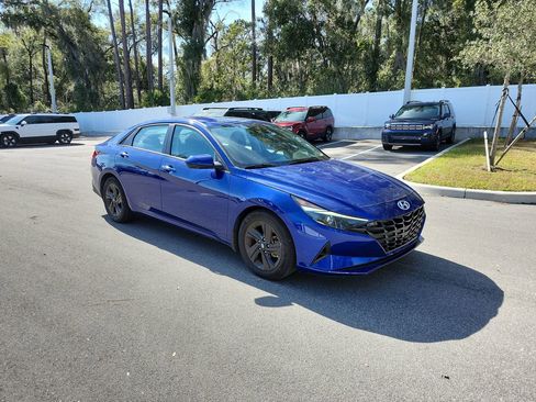 Used 2023 Hyundai Elantra SEL image 7