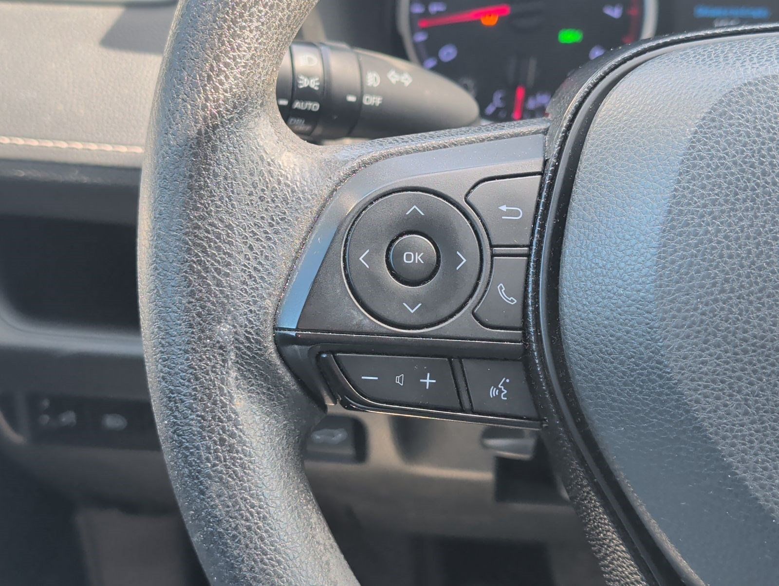 Used 2021 Toyota RAV4 XLE w/ Convenience Package FWD image 14