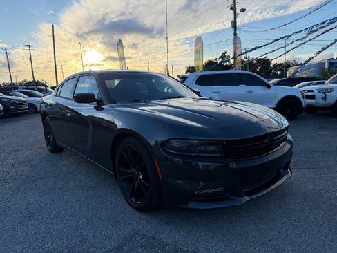 Used 2017 Dodge Charger SXT w/ Blacktop Package RWD image 3