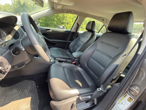 Used 2014 Volkswagen Jetta SE FWD image 2