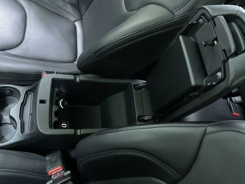 Used 2019 Jeep Cherokee Overland w/ Technology Group image 26