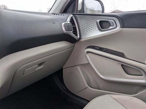 Used 2024 Kia Soul LX image 26