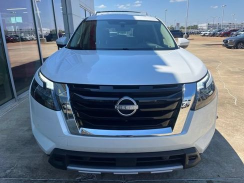 Certified 2025 Nissan Pathfinder Platinum w/ Cargo Package FWD image 6