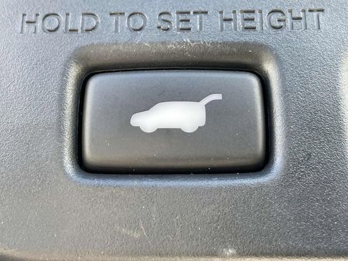 Used 2025 Honda Pilot Touring image 11