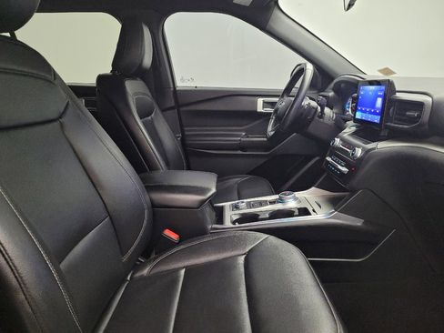 Used 2020 Ford Explorer XLT w/ Equipment Group 202A image 21