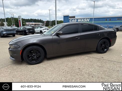 Used 2021 Dodge Charger SXT w/ Leather Interior Group RWD image 13