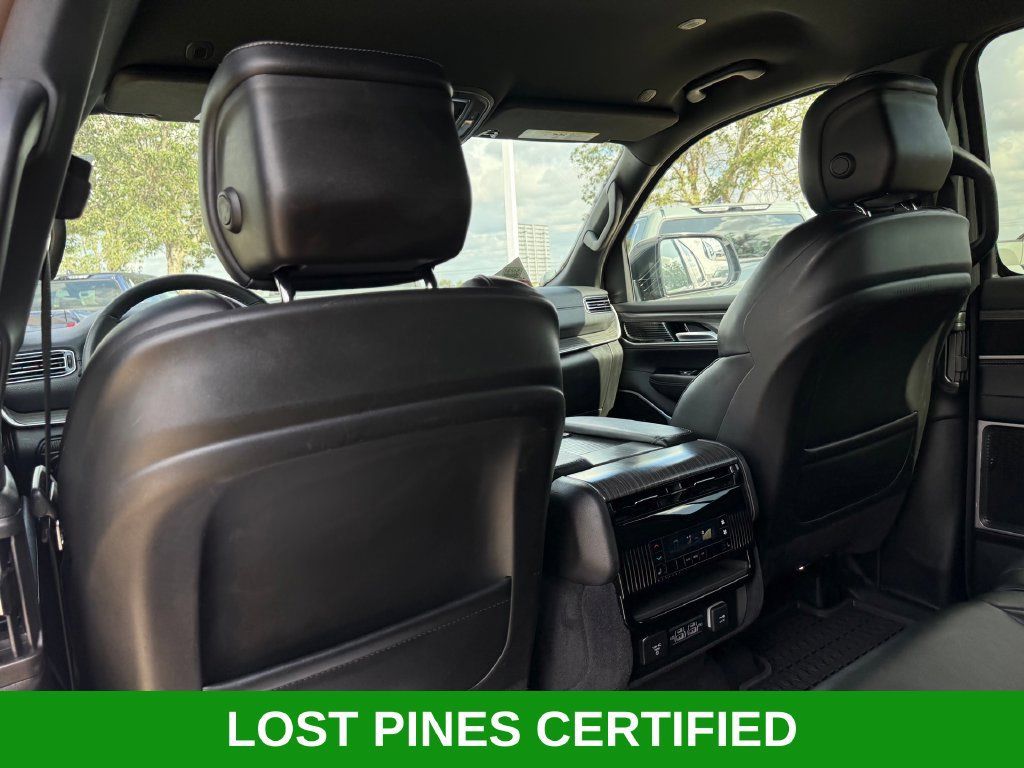 Used 2024 Jeep Wagoneer Series II w/ Flexible Seating Group RWD image 16