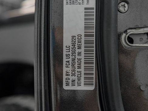Used 2025 RAM 2500 Laramie AWD/4WD image 57