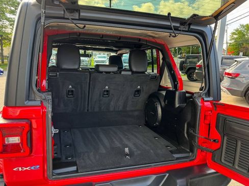 Used 2023 Jeep Wrangler Unlimited Sahara w/ Cold Weather Group AWD/4WD image 18