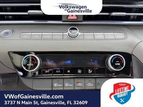 Used 2024 Hyundai Elantra SEL image 25