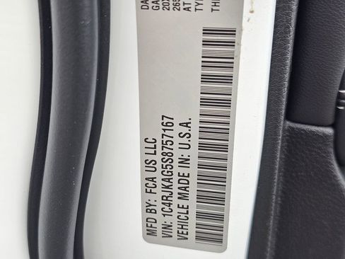 New 2025 Jeep Grand Cherokee L Altitude image 30