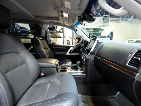 Used 2019 Toyota Land Cruiser image 86
