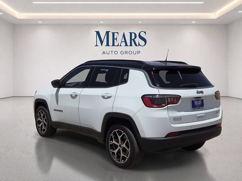 Used 2025 Jeep Compass Limited AWD/4WD image 3
