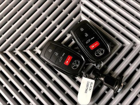 Used 2025 Toyota Crown Signia image 11