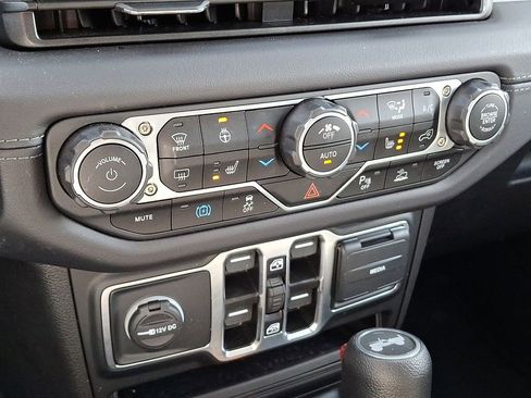 Certified 2025 Jeep Wrangler Unlimited Sahara w/ Safety Group image 16