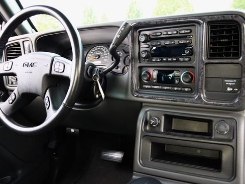 Used 2004 GMC Sierra 3500 SLT w/ Heavy-Duty Power Package image 41