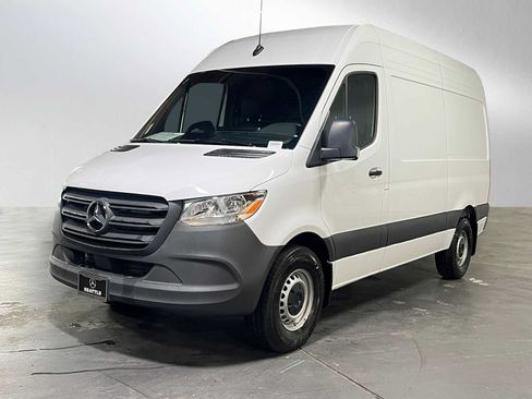 Used 2025 Mercedes-Benz Sprinter 2500 image 7