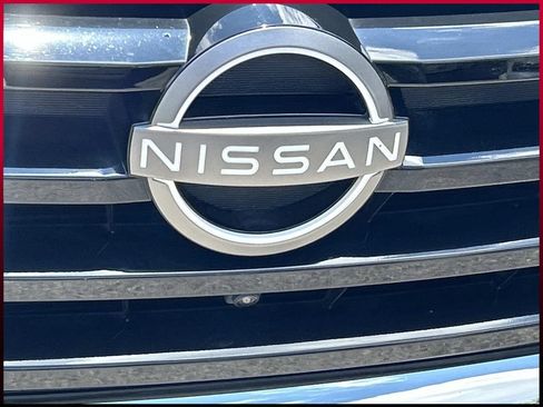 Used 2023 Nissan Pathfinder Platinum FWD image 11