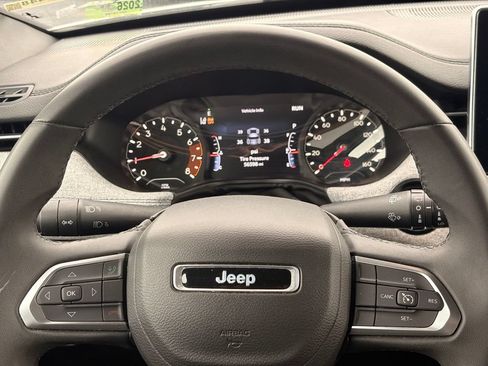 Used 2024 Jeep Compass Latitude AWD/4WD image 15