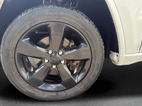 Used 2015 Jeep Grand Cherokee Altitude AWD/4WD image 14