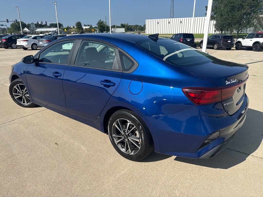 Used 2023 Kia Forte LXS w/ LXS Technology Package FWD image 5