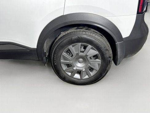 Used 2025 Nissan Kicks S AWD/4WD image 24