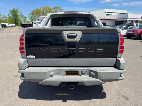 Used 2002 Chevrolet Avalanche 2500 w/ Convenience Pkg AWD/4WD image 4