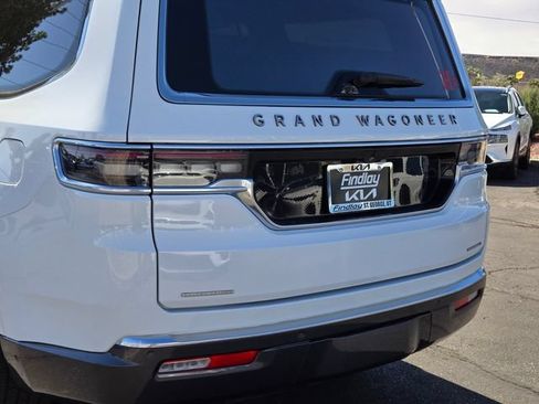 Used 2022 Jeep Grand Wagoneer Series III w/ Rear Seat Video Group 1 AWD/4WD image 5