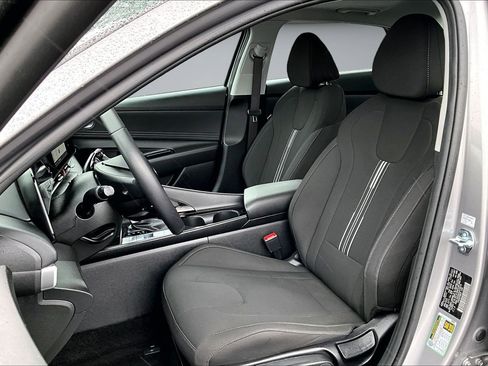 Used 2025 Hyundai Elantra SEL image 20