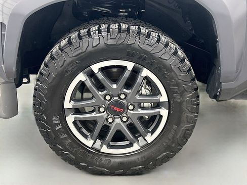 Used 2025 Toyota Tacoma TRD Sport image 26